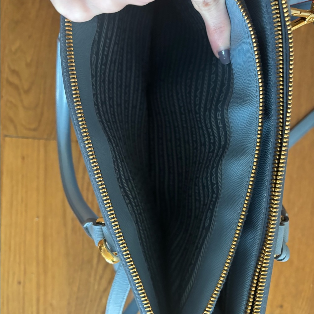 Prada Saffiano Large Double Zip Tote in Powder Blue (“Astrale”) Gold Hardware - Picture 10 of 16